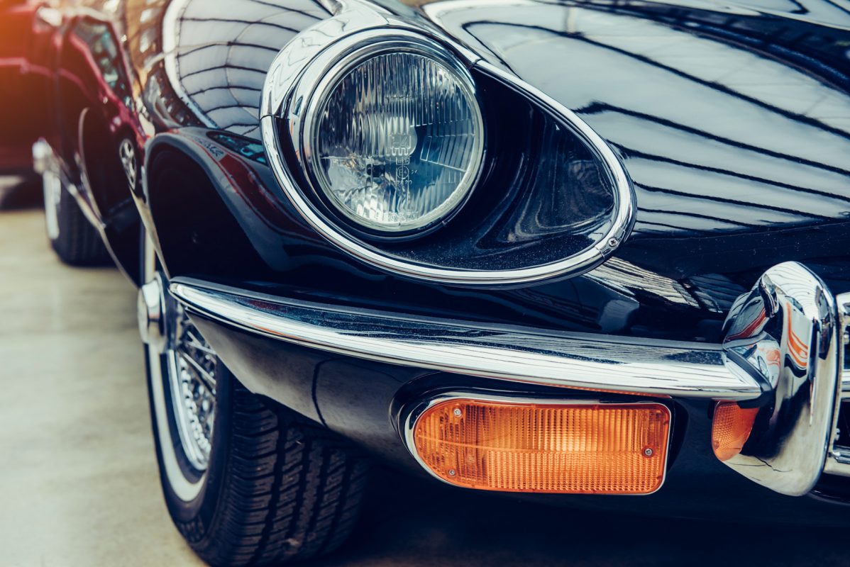 Particolare di un auto d'epoca nera